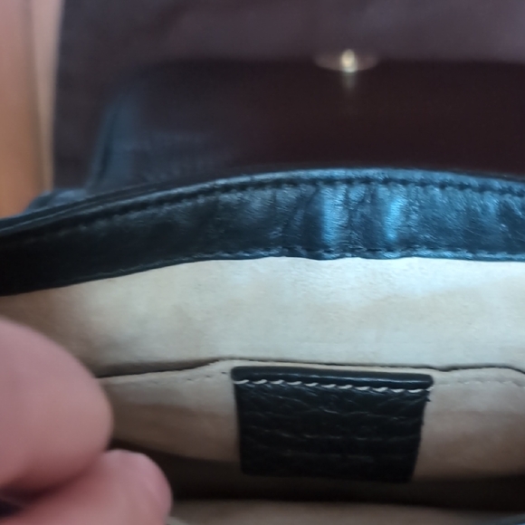 Gucci Black Leather Crossbody with Gold Accents - Picture 4 of 6